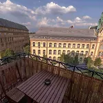 Pinnacle Apartment With Balcony
