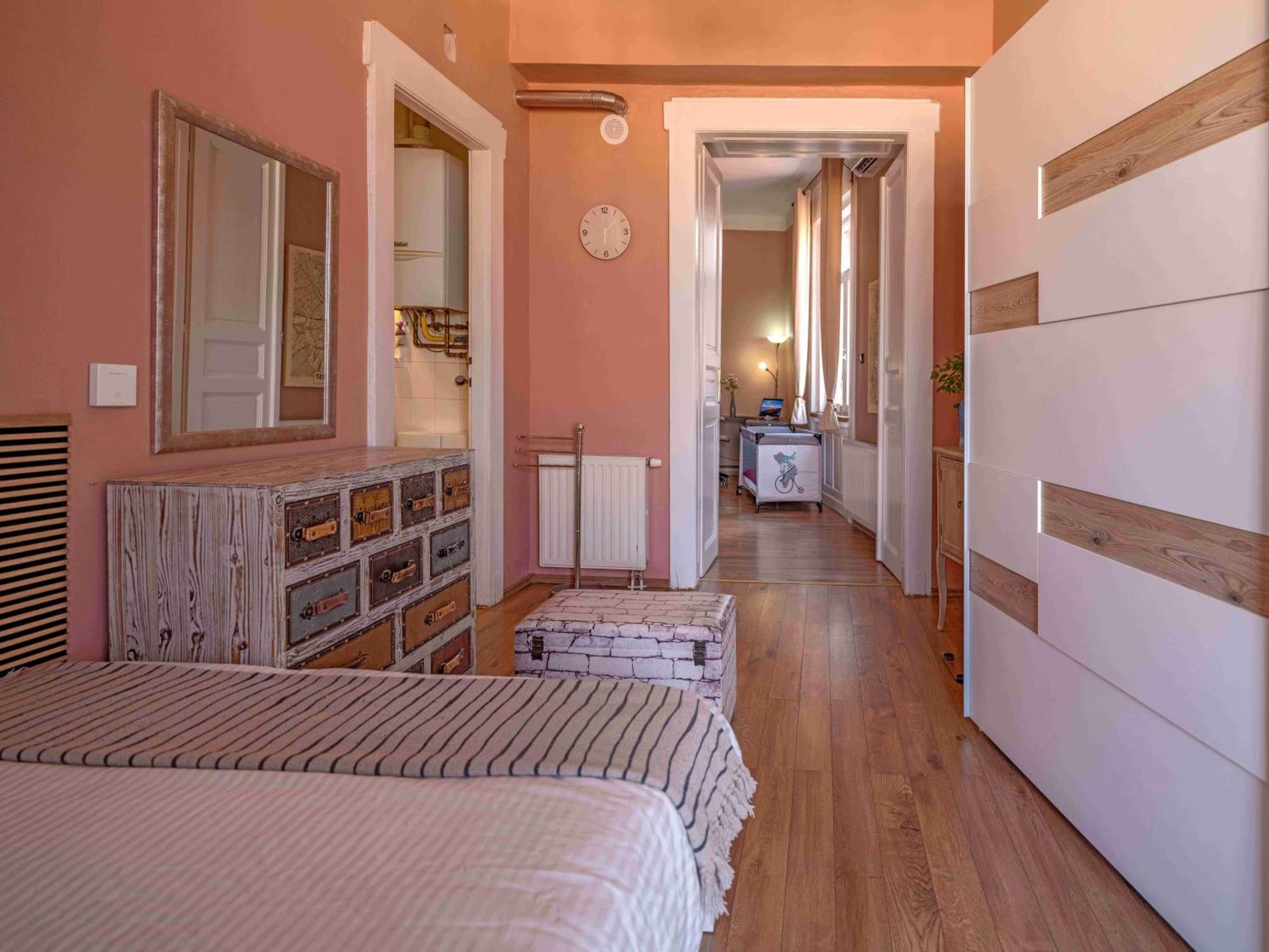 Pinnacle With Balcony Apartament *